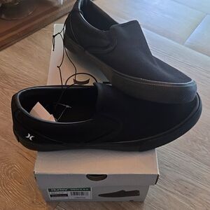 Hurley men's black 9.5 Arlo slip.